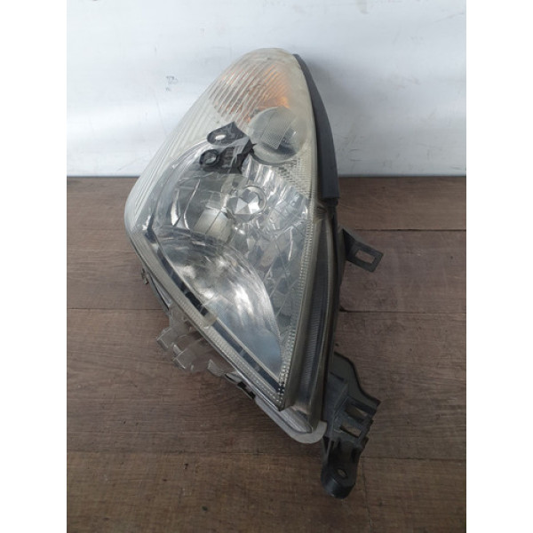 Farol Direito Nissan Livina 2010