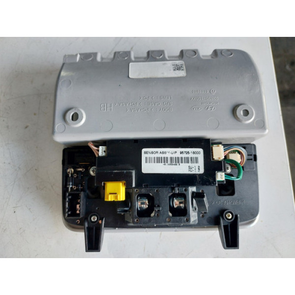 Luz Cortesia Hyundai Hb20 2016 Com Detalhe 