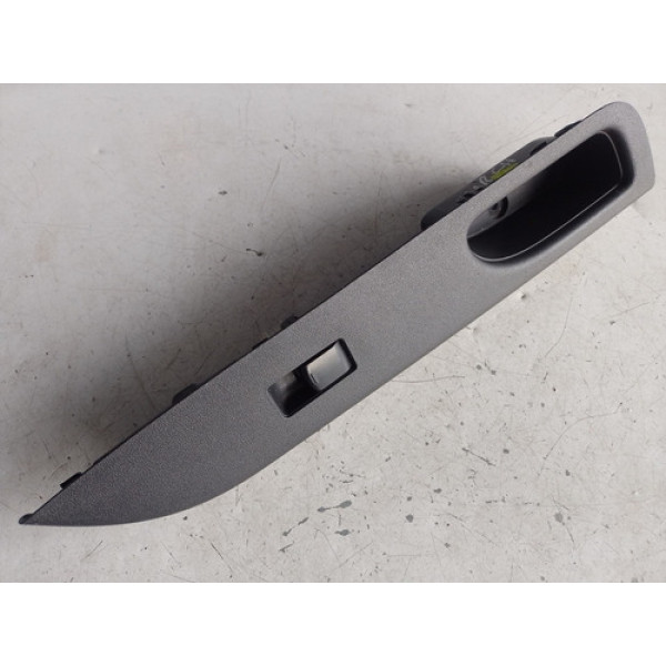 Botão Vidro Dianteiro Direito  Moldura Nissan March 2012