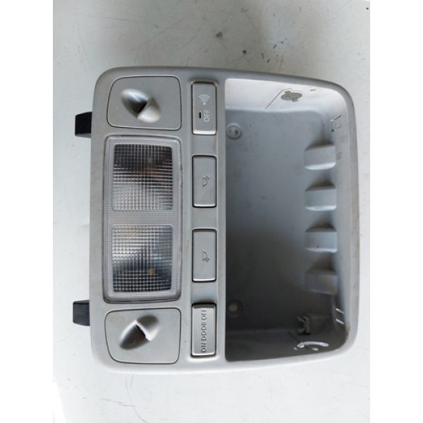 Luz Cortesia Hyundai Hb20 2016 Com Detalhe 