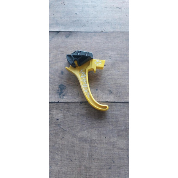 Puxador Capô Fiat Strada 2013