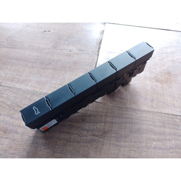 Botão Comando Porta Malas/ Tampa Traseira Vw Polo Msi 2019 