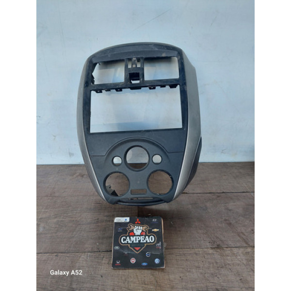 Moldura Acabamento Painel Central Nissan Versa 2018