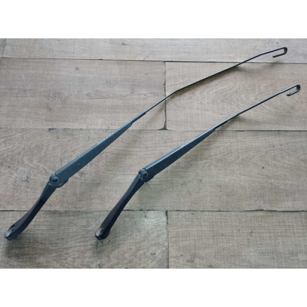 Par Braço Limpador Para-brisa Gm Chevrolet Cobalt 1.8 2013