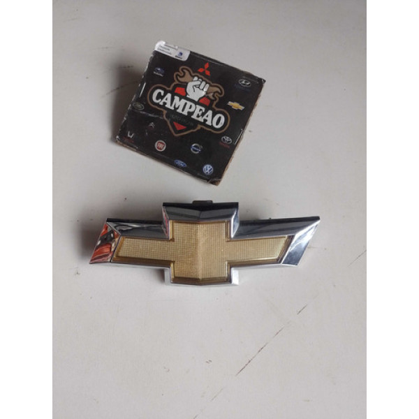 Emblema Parachoque Dianteiro Chevrolet Gm Onix 2018 2019