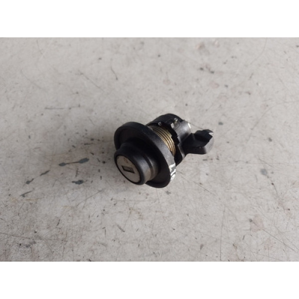 Miolo Fechadura Tampa Traseira Fiat Mobi 2017