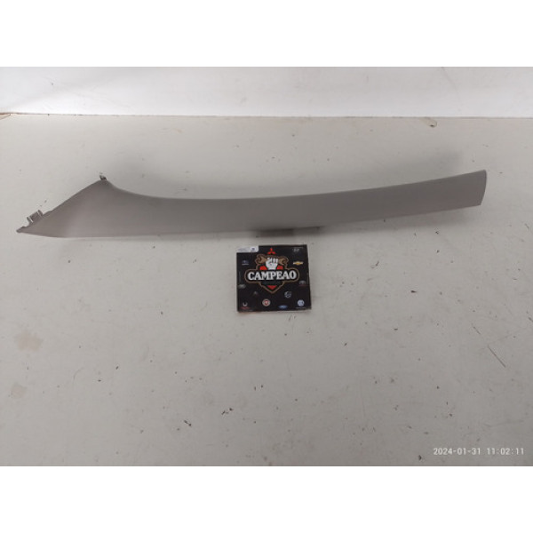 Acabamento Direito Coluna Parabrisa Renault Sandero 2010