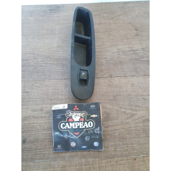 Botão Dianteiro Direito Fiat Linea 1.8 2016