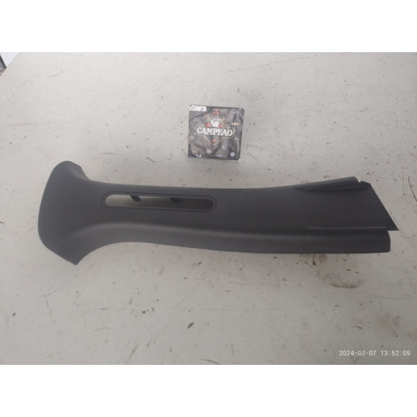 Acabamento Coluna Interna Direita Renault Duster 2016