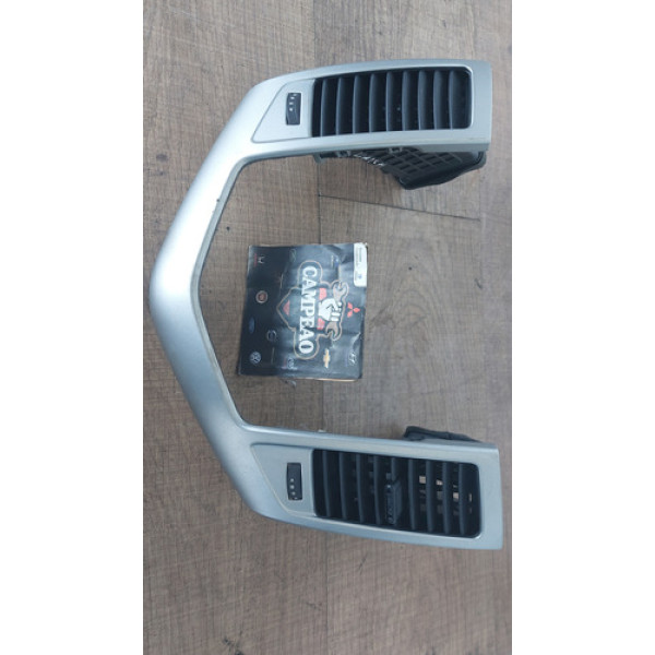 Difusor De Ar Com Moldura Central Cruze 2014 Com Detalhe