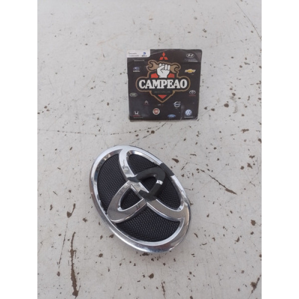 Emblema Parachoque Dianteiro Toyota Corolla 2014