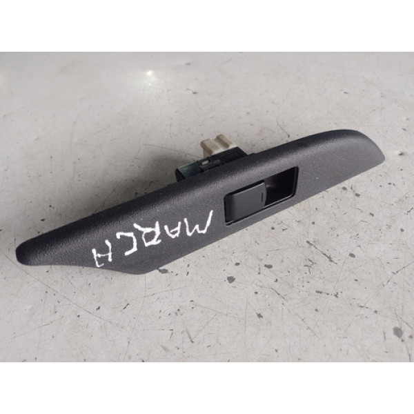 Botão Vidro Traseiro Direito   Moldura Nissan March 2012