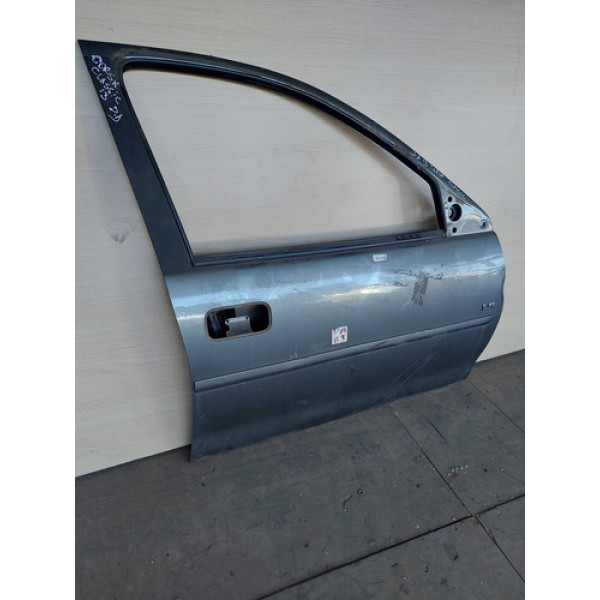 Porta Dianteira Direita Corsa Classic 2013 Com Detalhe 