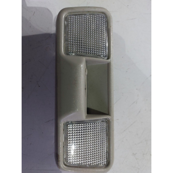 Luz Cortesia Chevrolet Corsa 2005