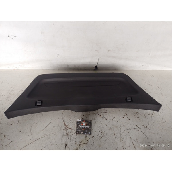 Acabamento Tampa Traseira Chevrolet Onix 2018