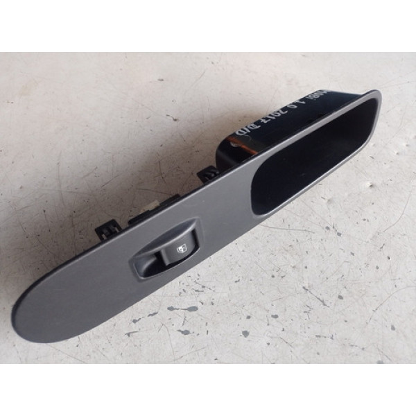 Botão Vidro Dianteiro Direito   Moldura Fiat Mobi 1.0 2017