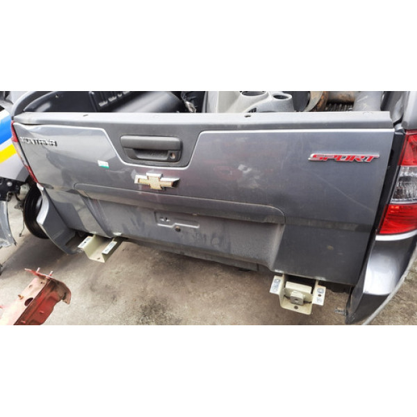 Tampa Traseira Chevrolet Montana 2020 (c/ Detalhe)