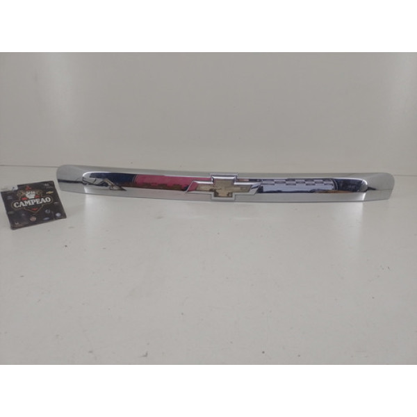 Friso Cromado Tampa Traseira Chevrolet Tracker 2014