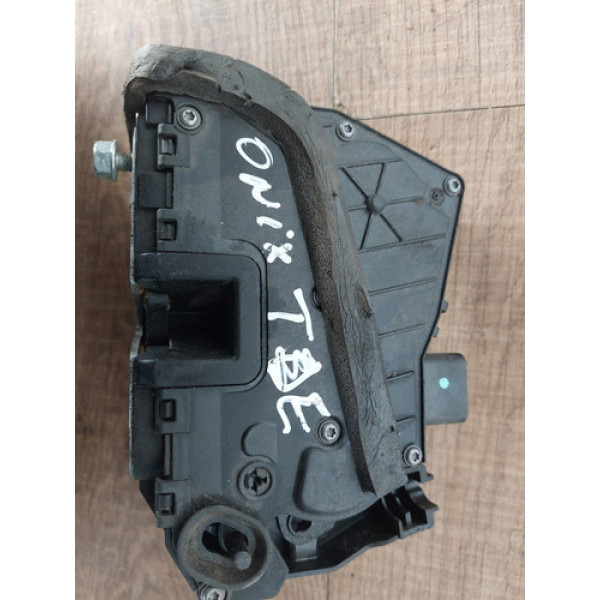 Fechadura Traseira Esquerda  Onix 2017
