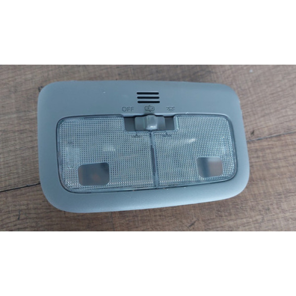 Luz Cortesia Toyota Yaris 2019