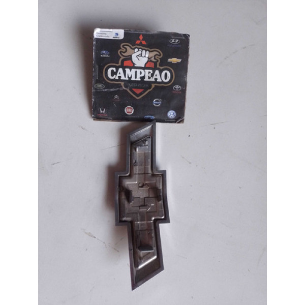 Emblema Parachoque Dianteiro Chevrolet Onix Prisma 2012 2013