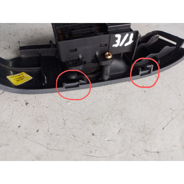 Botão Vidro Traseiro Esquerdo   Moldura Fit 2007 C/detalhe